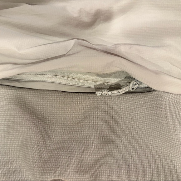 Arc'teryx Women's Light Gray Ski Jacket - Picture 7 of 10